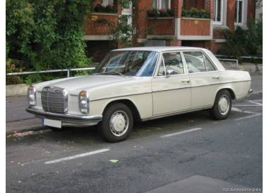 Schaumstoff-Formteile vorne für Ihren Mercedes-Benz W114/8 und W115/8 1968-1976